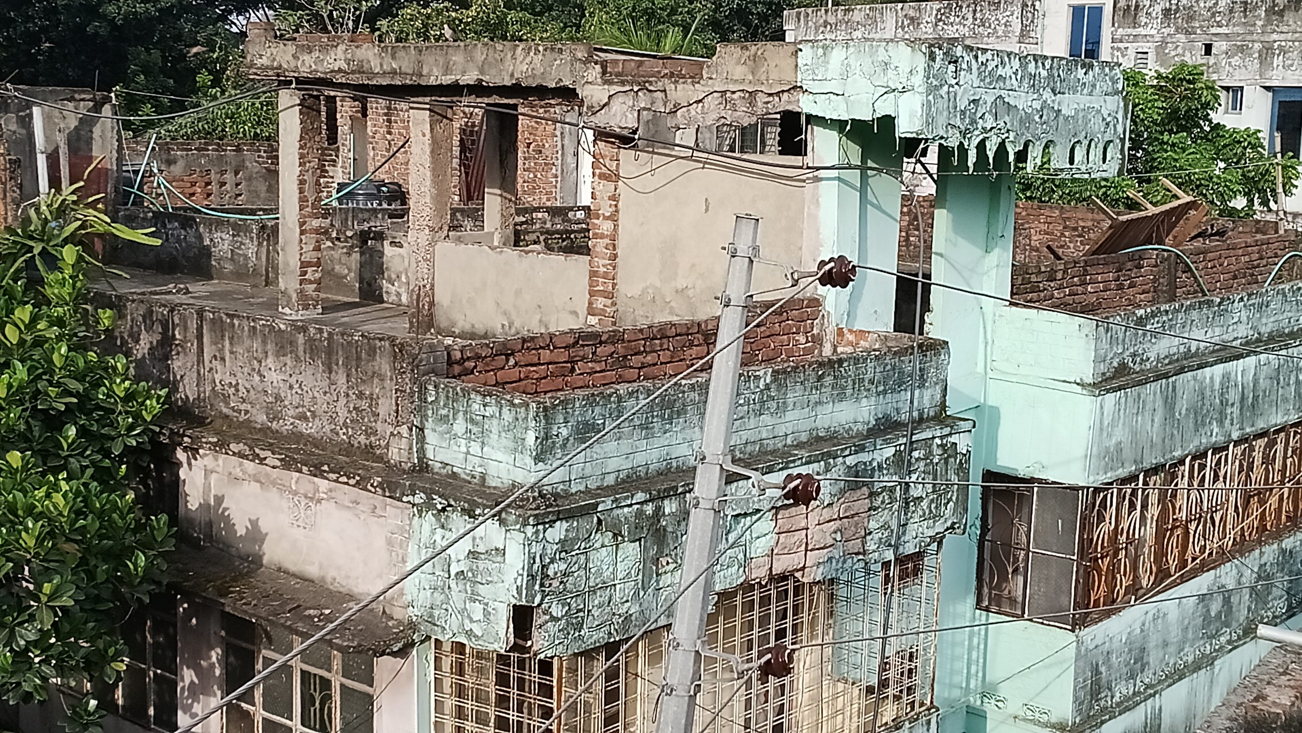 নারায়ণগঞ্জ সিটি কর্পোরেশনের ৫ নম্বর ওয়ার্ডে ১৯৬৯ সালে নির্মিত ‘সুবহান হাজী ভবনটি’ অত্যন্ত ঝুঁকিপূর্ণ হয়ে পড়েছে বলে অভিযোগ উঠেছে