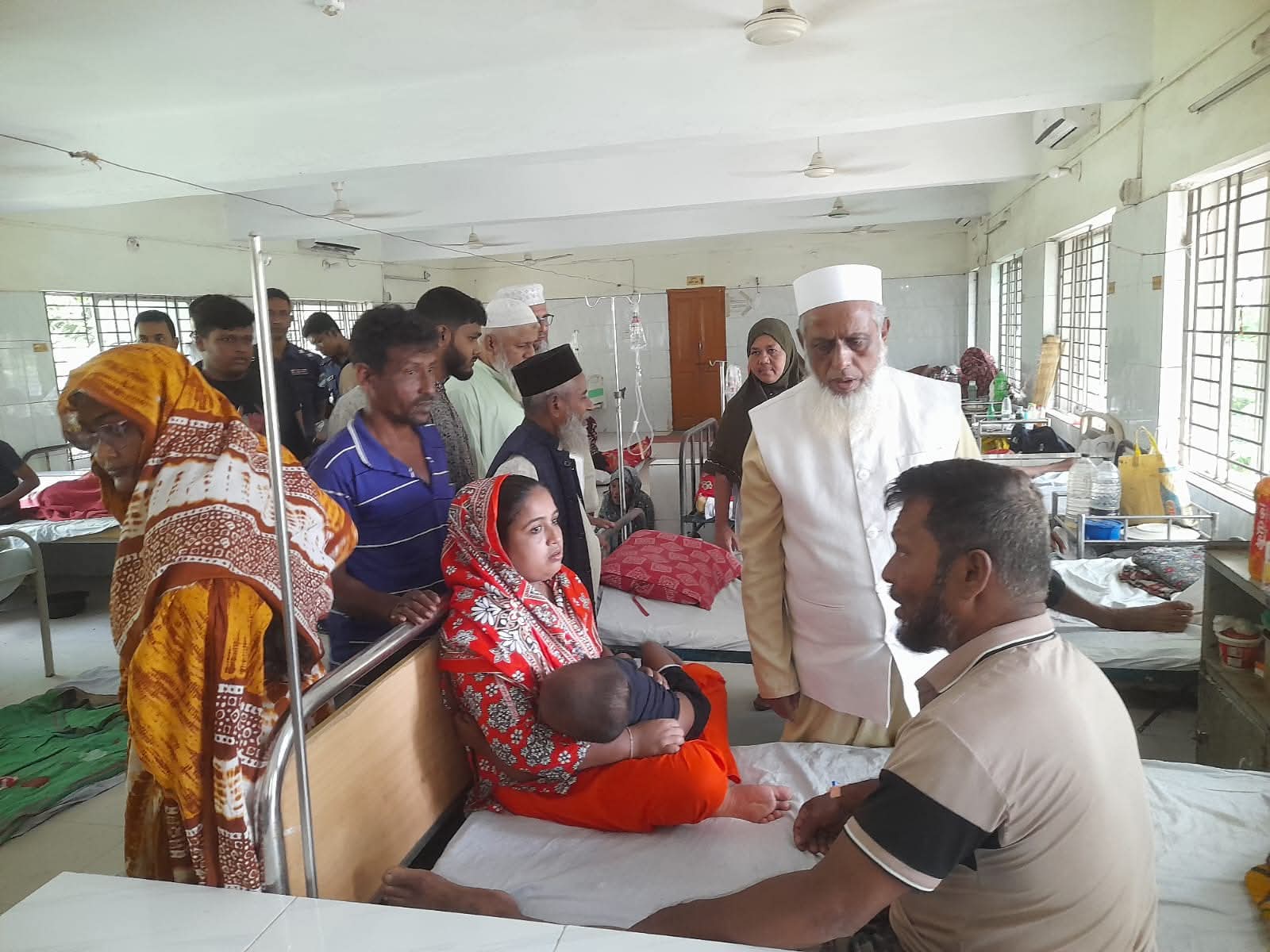 আকস্মিক তালা হাসপাতাল পরিদর্শন করলেন এমপি ইজ্জত উল্লাহ