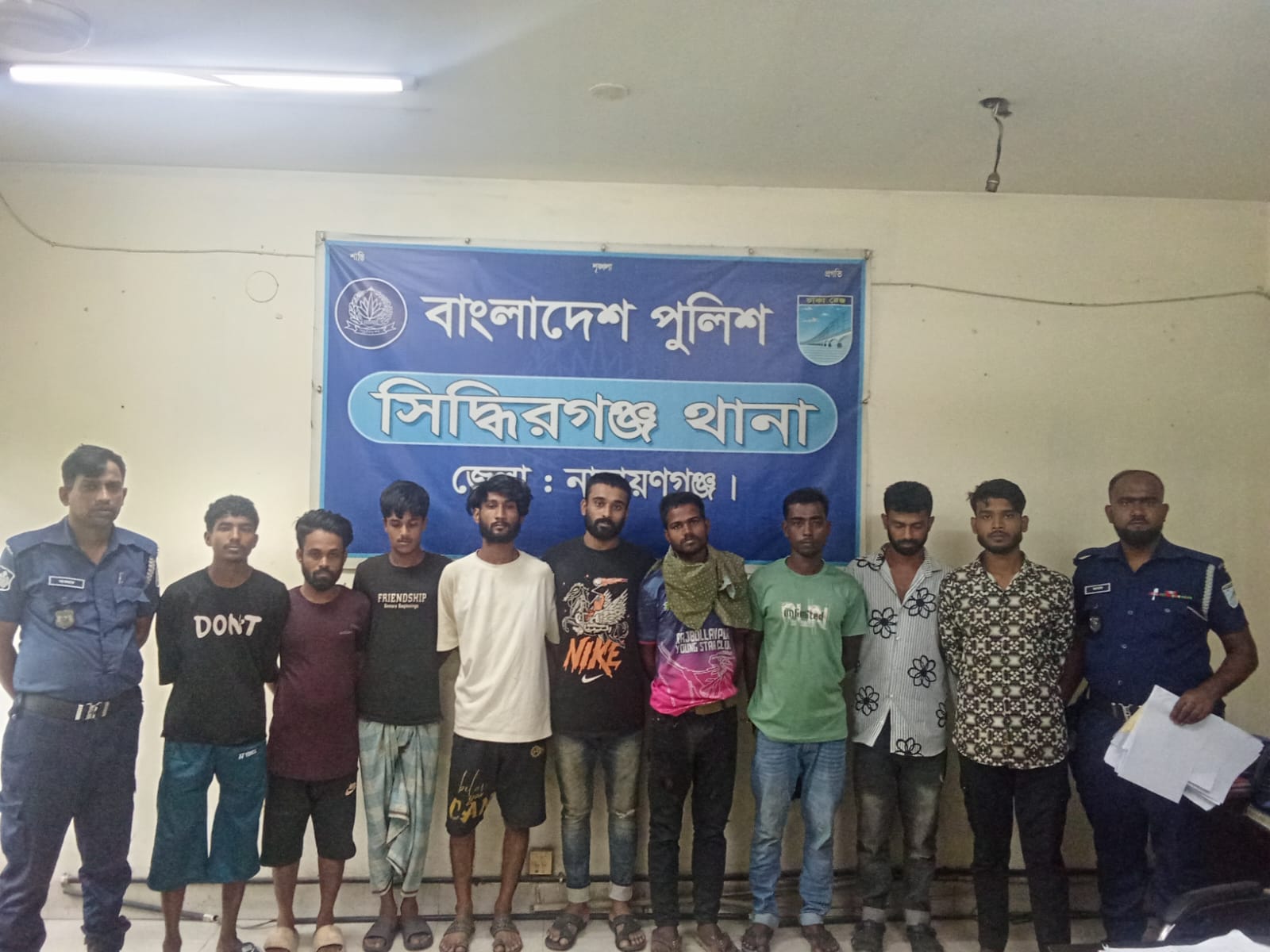 সিদ্ধিরগঞ্জে সন্ত্রাস বিরোধী মামলায় আওয়ামীলীগ নেতাসহ গ্রেফতার -১৩